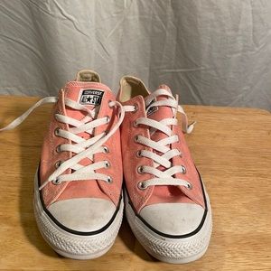 Converse low top sneaks